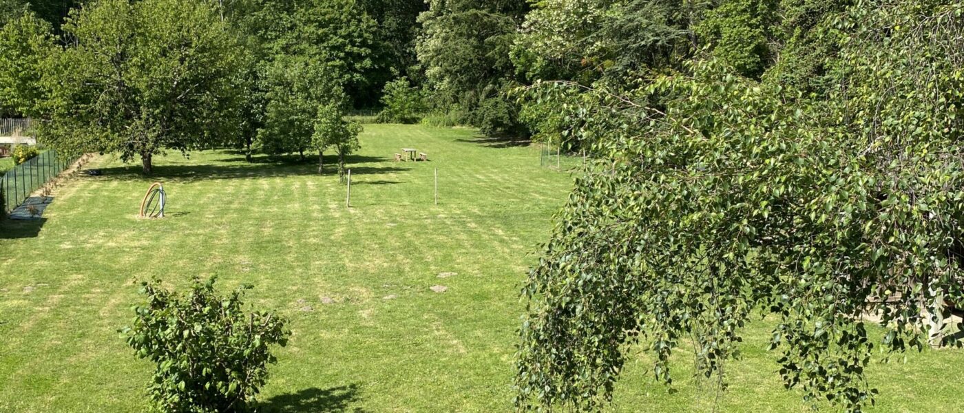 vue de la terrasse privée gîte les mariniers prôche du zoo de beauval