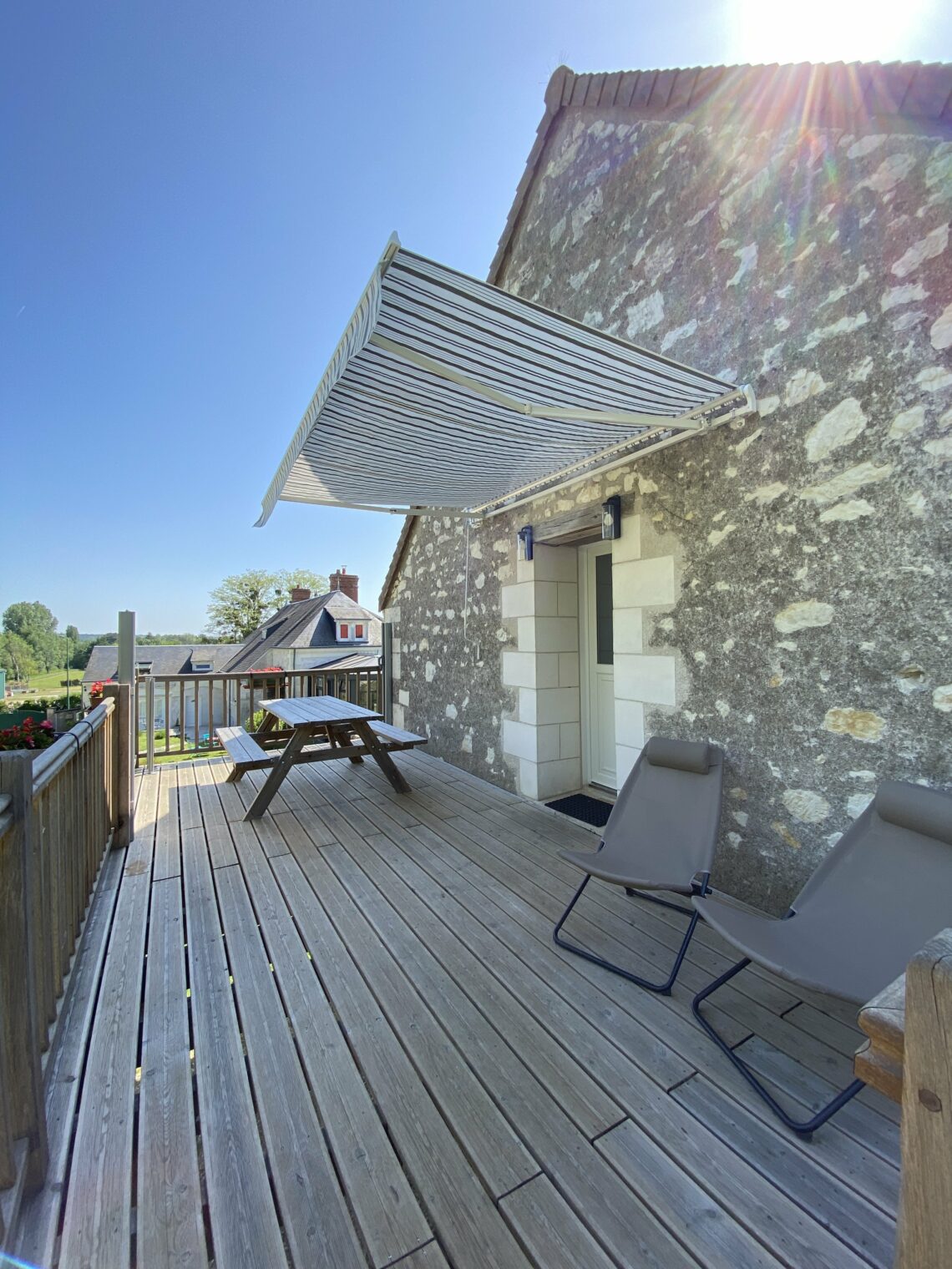 terrasse privée gîte les mariniers proche du zoo de beauval