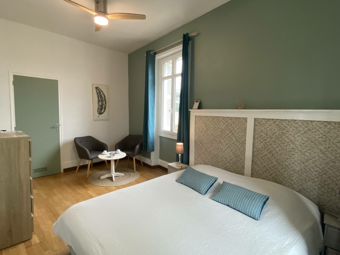 cocon de verdure et de sérénité. Profitez d'un lit confortable, d'une salle d'eau privative et d'une connexion Wi-Fi gratuite